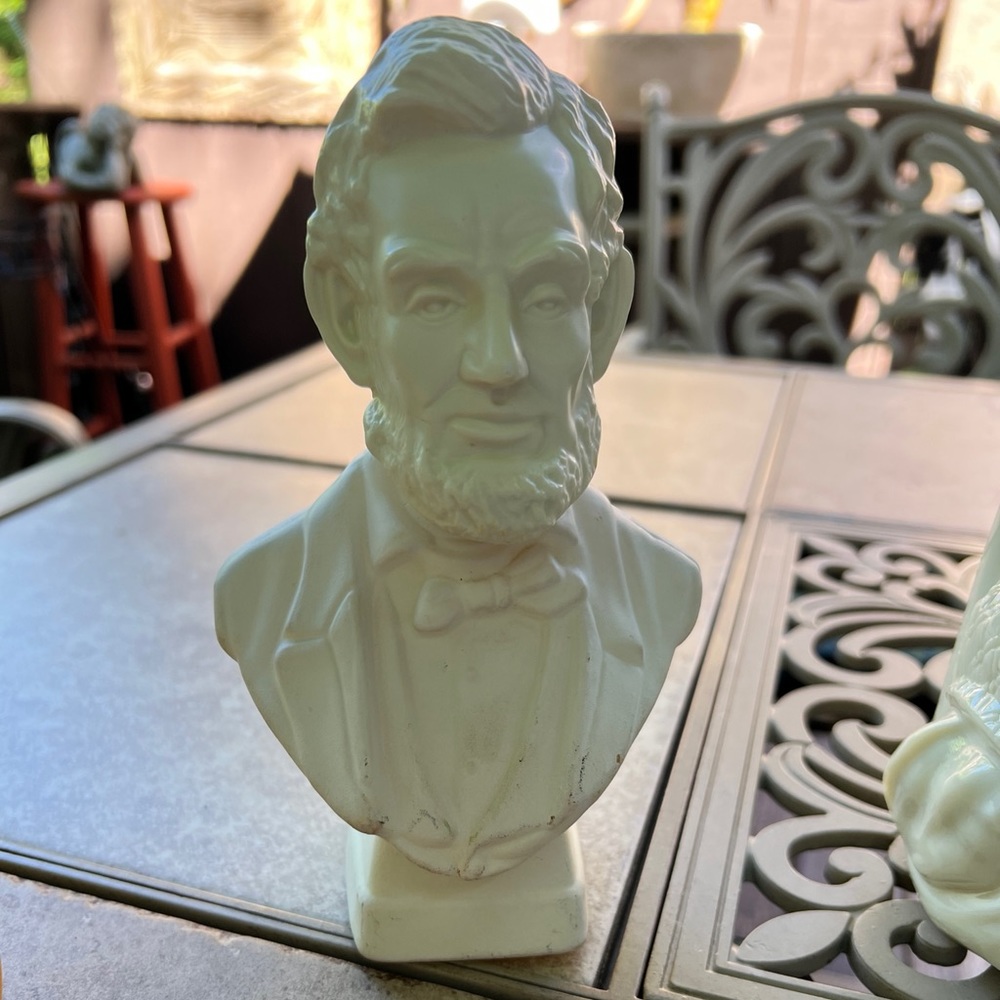 AVON Collectable Decanters - Picture 6 of 7